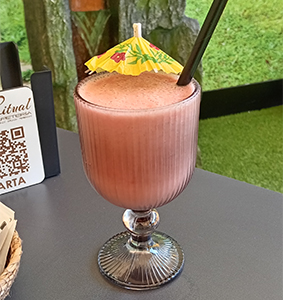 Smoothie de fresa cafetería Ritual Narón