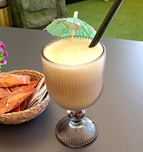Smoothie de maracuyá cafetería Ritual Narón