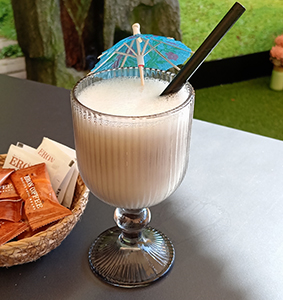 Smoothie de piña colada cafetería Ritual Narón